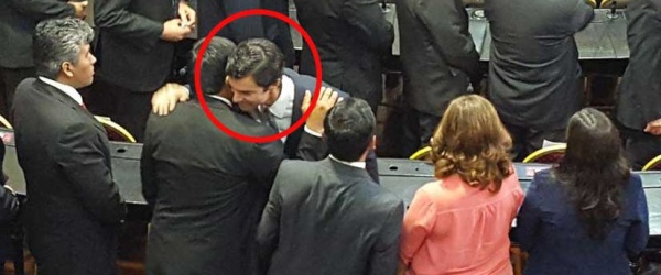 Urtubey y su falsa raya en el pelo