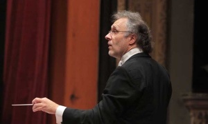 El suizo Nicolas Rauss dirige hoy a la Orquesta Sinfónica de Salta