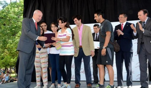 El gobernador Urtubey recibe a los primeros turistas de la temporada estival