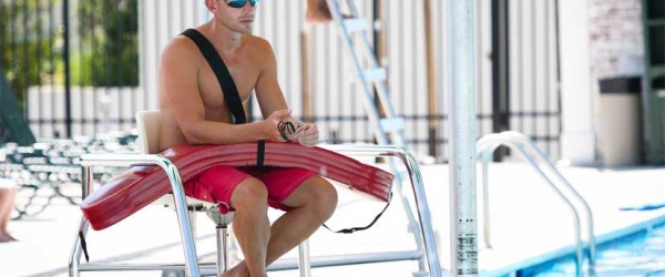 La Municipalidad examina a 98 candidatos a socorrista para la temporada de piscinas