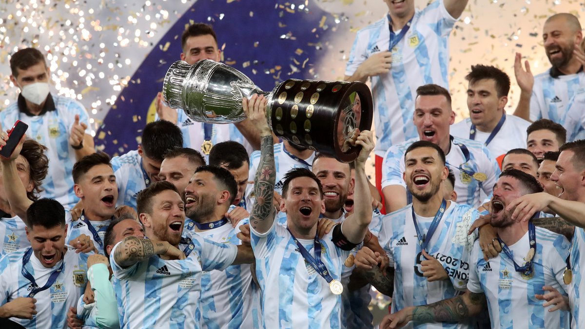 Los jugadores argentinos celebran la conquista en el Maracaná - Foto: Infobae