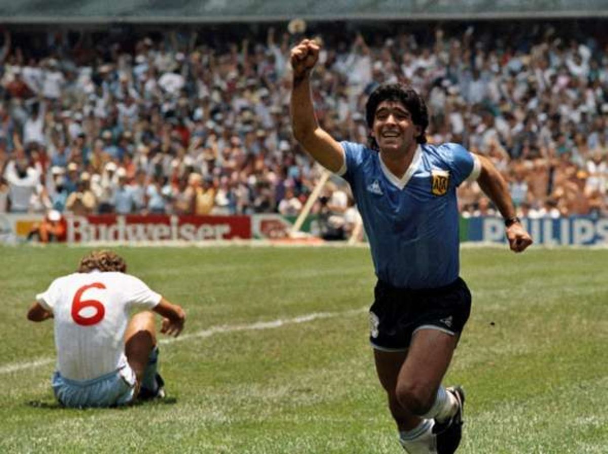 Diego Armando Maradona celebra el 'gol del siglo'