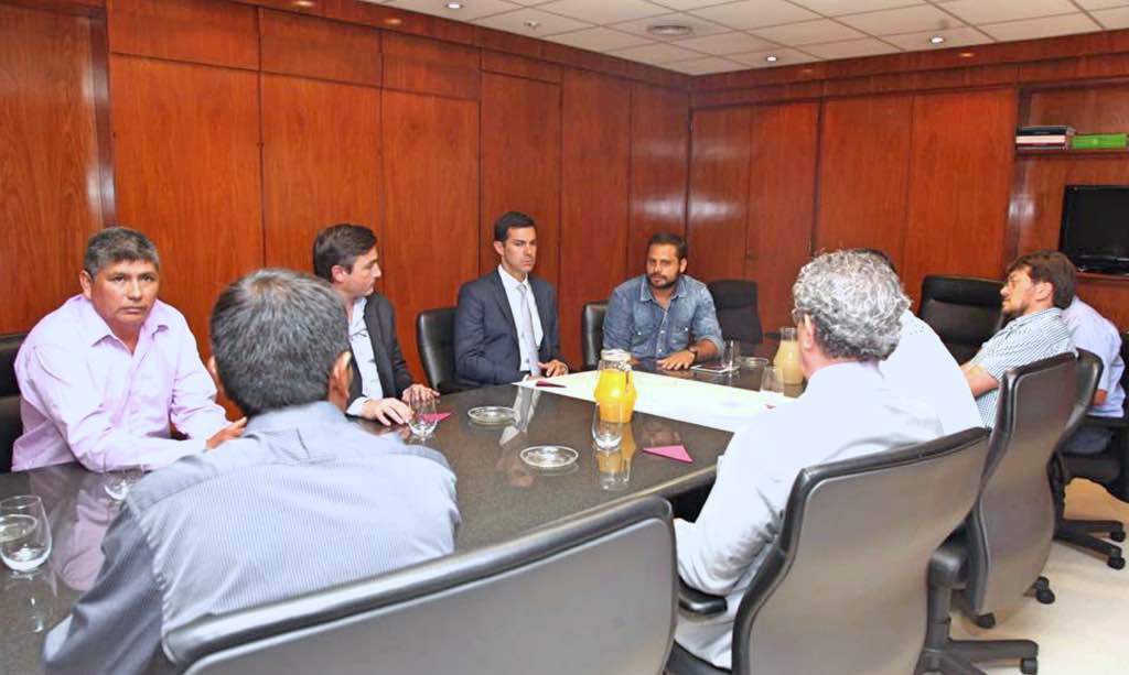 Urtubey, junto a sindicalistas del azúcar mt_nothumb