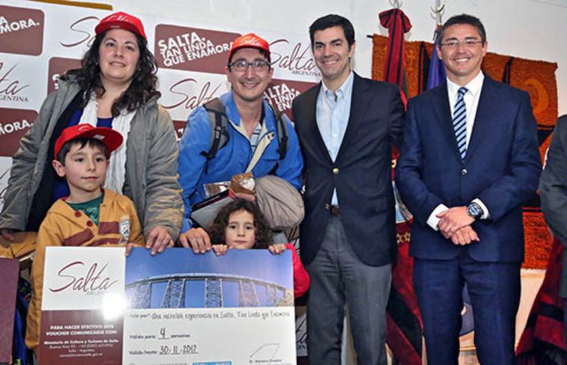 Urtubey asiste por sorpresa a la ceremonia oficial de recepción del primer turista mt_nothumb