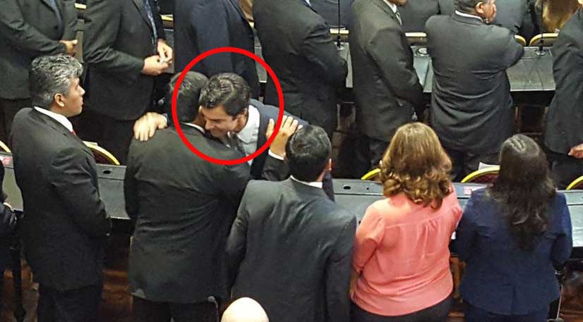 Una jota se dibuja en la cabeza de Urtubey mt_nothumb
