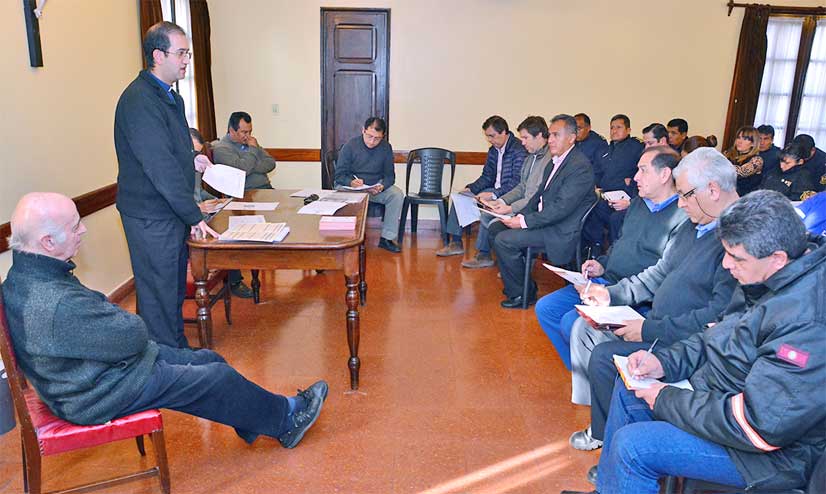Reunión de funcionarios, policías y bomberos en la Curia de Salta mt_nothumb