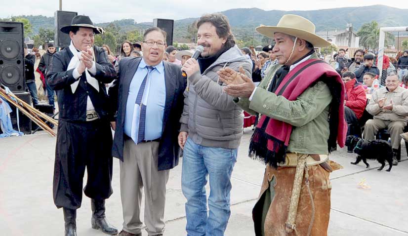 El gaucho Sáenz interpreta la Canción de Los Chalchaleros mt_nothumb