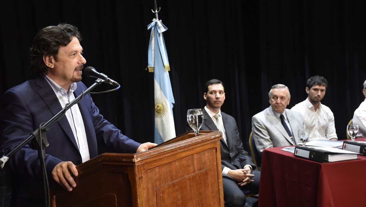 Saénz presenta el plan maestro en el teatro municipal de Salta