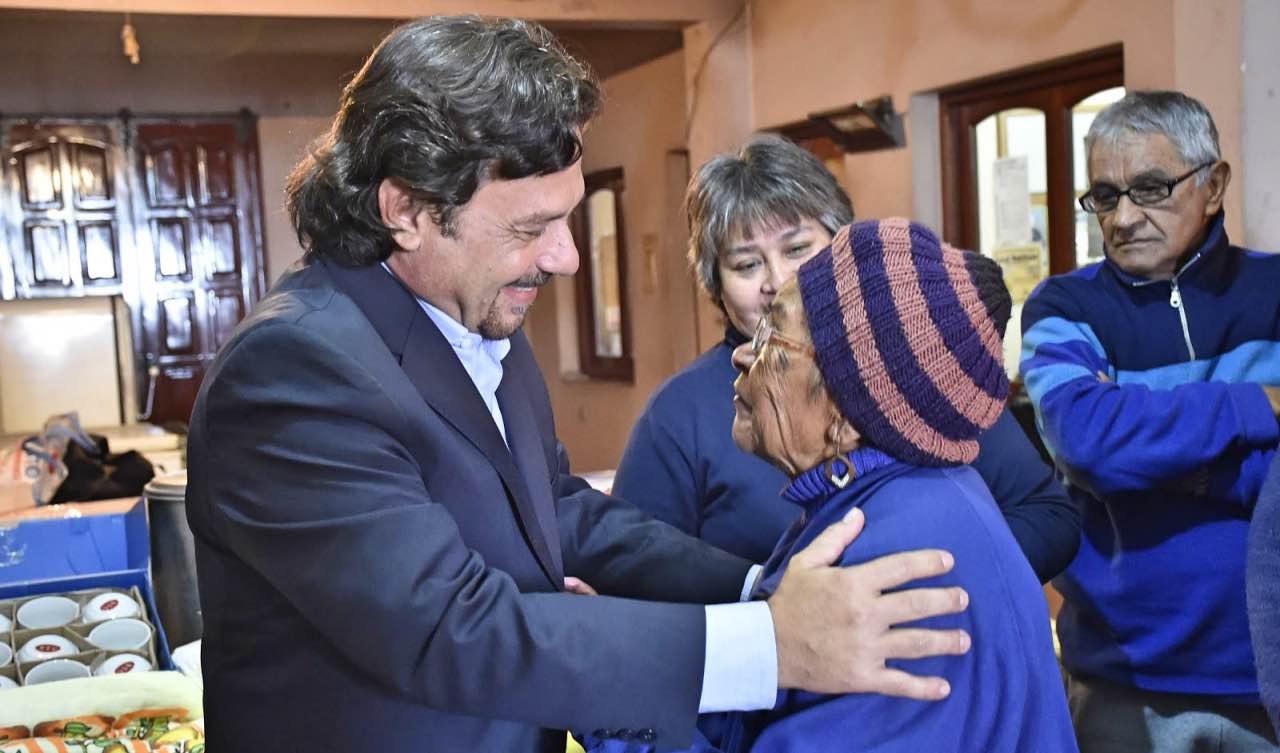 Gustavo Sáenz durante la visita al centro de mayores