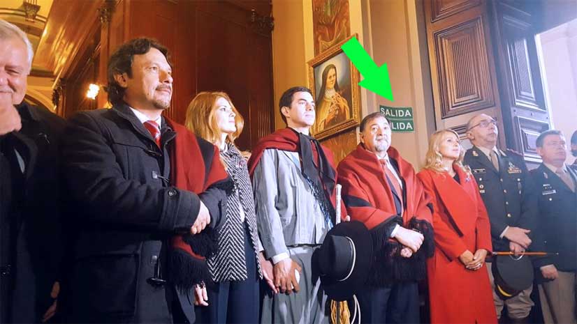La señalización bilingüe de la salida de la Catedral de Salta mt_nothumb