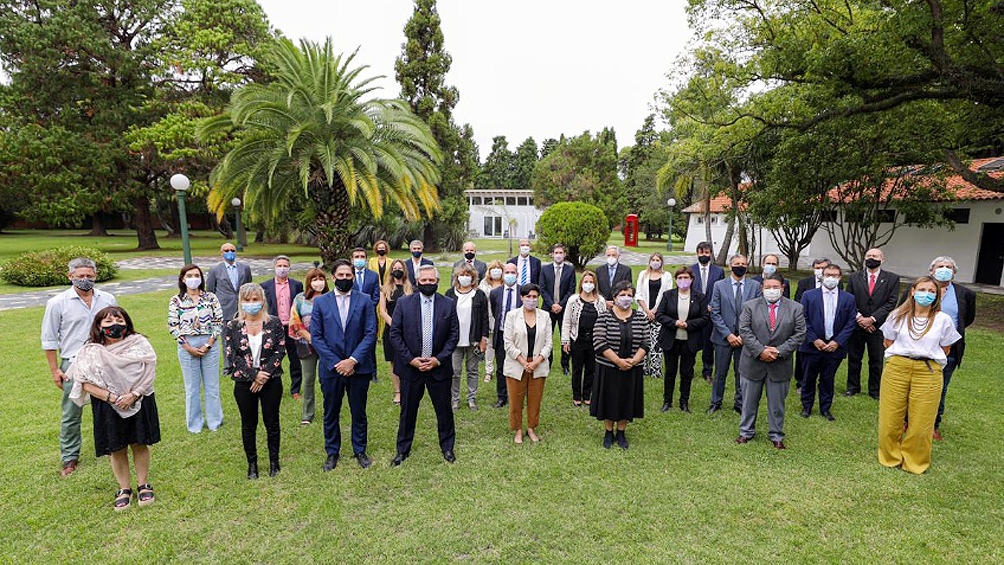 Alberto Fernández y los ministros tras la reunión en Olivos