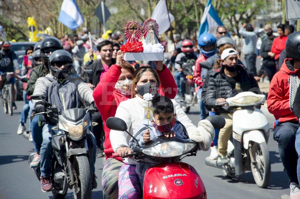 Imagen de la procesión ayer en Salta - Foto: El Tribuno