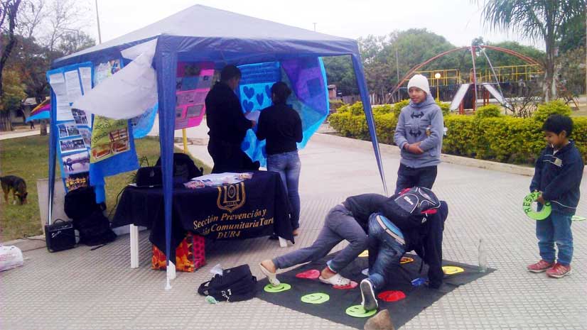 Lucha libre infantil en el stand preventivo de la Policía en Misión Cherenta mt_nothumb