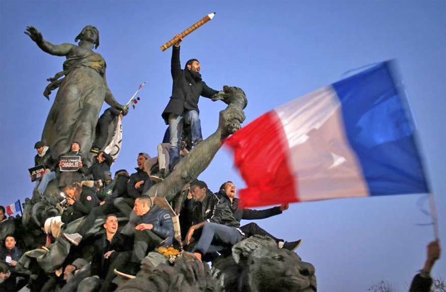 El lápiz de la libertad de expresión guiando al pueblo de la República - La foto pertenece a Reuters mt_nothumb