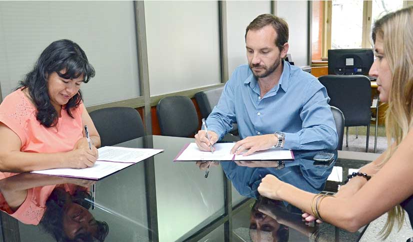 Momento de la firma del multimillonario convenio mt_nothumb