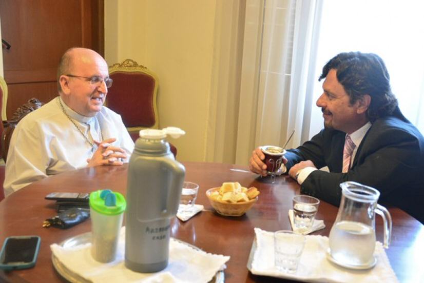 El Arzobispo y el Intendente de Salta en un mate de Adviento mt_nothumb