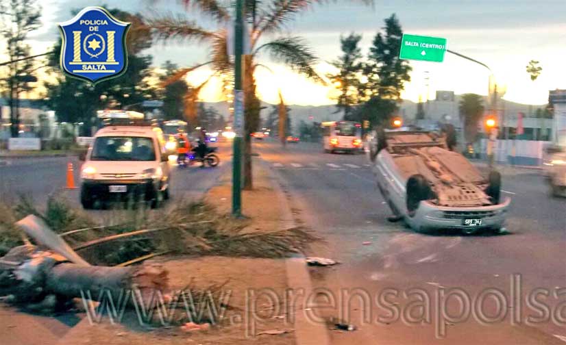 Accidente con vuelco en la avenida Paraguay de Salta mt_nothumb